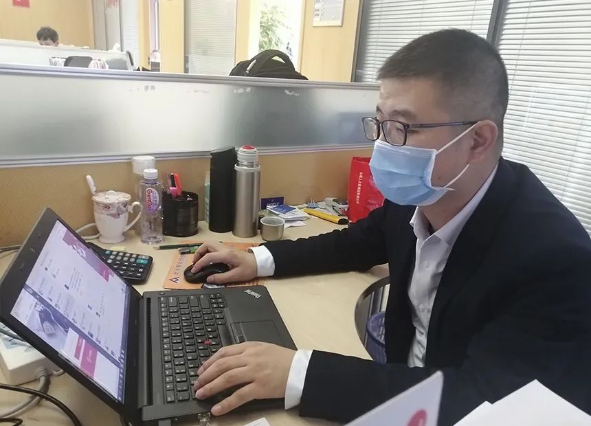 抗疫榜样 | 郑先舟:争分夺秒 数天采购10万个口罩-2 抗疫榜样 | 郑先舟:争分夺秒 数天采购10万个口罩-2